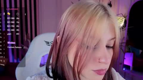 Snapshot of arielabradberry chatting on 09.12.25 Ariel online show from 09.12.25