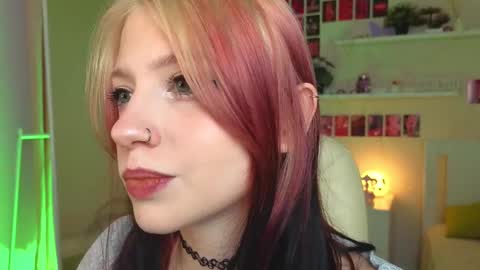 Snapshot of arielabradberry chatting on 09.27.25 Ariel online show from 09.27.25