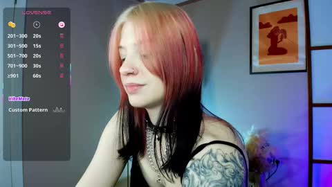 Snapshot of arielabradberry chatting on 10.02.25 Ariel online show from 10.02.25