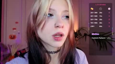 Snapshot of arielabradberry chatting on 11.02.25 Ariel online show from 11.02.25