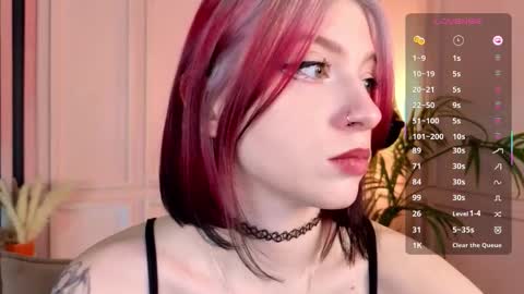 Snapshot of arielabradberry chatting on 11.07.25 Ariel online show from 11.07.25