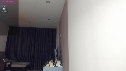 Snapshot of arielbelli chatting on 10.02.25 Ariel online show from 10.02.25