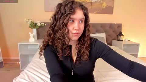 Snapshot of ariella_sol chatting on 06.11.26 Ariella GTM3 Tue Wed Thu Fri Sat 0400 am-1030pm online show from 06.11.26