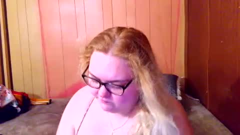 Snapshot of ariellejade06 chatting on 06.10.26 ariellejade06 online show from 06.10.26