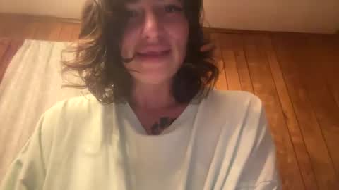 Snapshot of arielwyld chatting on 10.04.25 ariel colin when hes here online show from 10.04.25