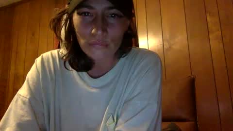 Snapshot of arielwyld chatting on 10.08.25 ariel colin when hes here online show from 10.08.25