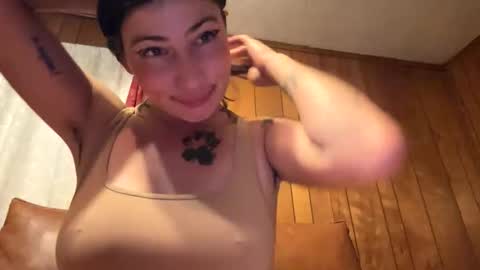 Snapshot of arielwyld chatting on 10.22.25 ariel colin when hes here online show from 10.22.25