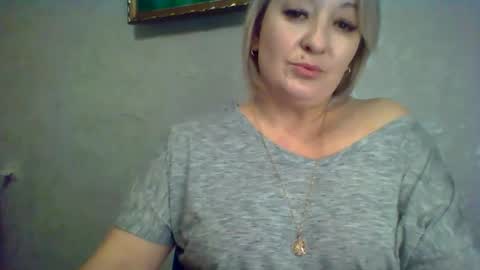 Snapshot of arielxloveresss chatting on 11.08.25 ArielXLoveresss online show from 11.08.25