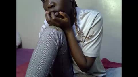 Snapshot of aries_eve chatting on 10.28.25 aries_eve online show from 10.28.25