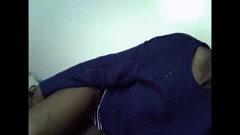 Snapshot of aries_eve chatting on 12.01.25 aries_eve online show from 12.01.25