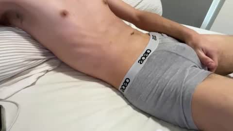 Snapshot of ariestwink chatting on 09.30.25 Aries Twink online show from 09.30.25