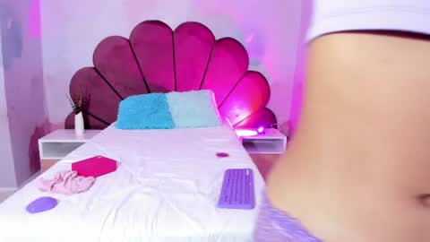 Snapshot of arietta_skinny chatting on 07.24.26 Arietta online show from 07.24.26