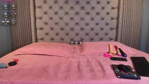 Snapshot of ariiadana chatting on 09.09.25 ARIANA online show from 09.09.25