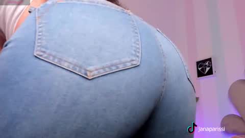 Snapshot of ariiah_walker_ chatting on 10.22.25 Ariah online show from 10.22.25