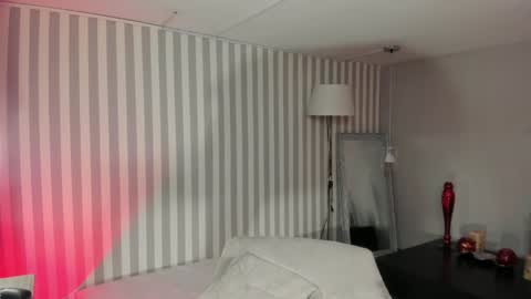 Snapshot of ariianabaker chatting on 01.04.25 Arianna online show from 01.04.25