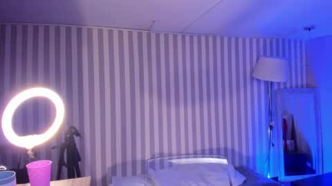 Snapshot of ariianabaker chatting on 01.16.25 Arianna online show from 01.16.25