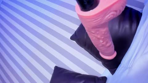 Snapshot of ariianabaker chatting on 02.01.25 Arianna online show from 02.01.25