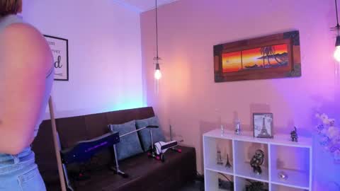 Snapshot of ariianabaker chatting on 02.15.25 Arianna online show from 02.15.25