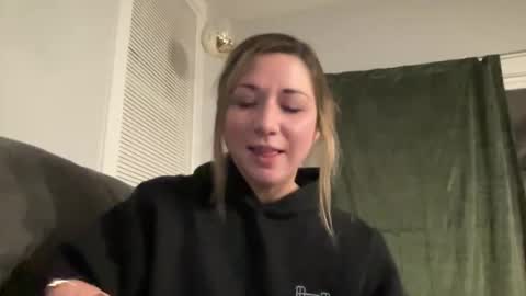 Snapshot of ariicutekitty chatting on 01.14.25 airskiii online show from 01.14.25