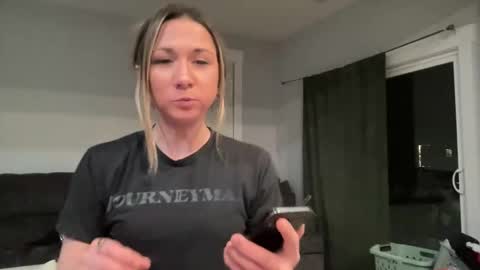 Snapshot of ariicutekitty chatting on 01.22.25 airskiii online show from 01.22.25