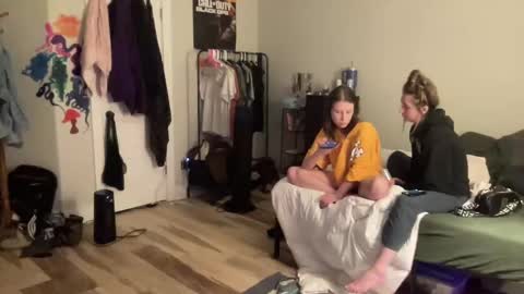 Snapshot of ariicutekitty chatting on 02.16.25 airskiii online show from 02.16.25
