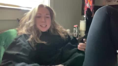 Snapshot of ariicutekitty chatting on 03.03.25 airskiii online show from 03.03.25