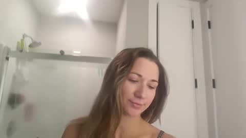 Snapshot of ariicutekitty chatting on 09.26.25 airskiii online show from 09.26.25