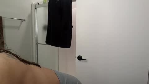 Snapshot of ariicutekitty chatting on 09.29.25 airskiii online show from 09.29.25