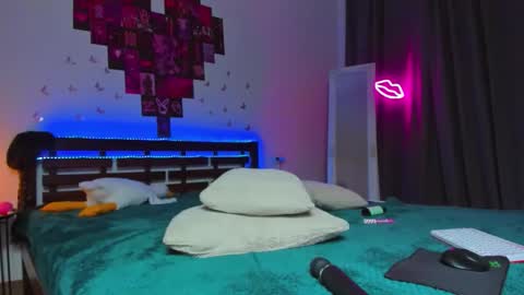 Snapshot of arinawinss chatting on 10.18.25 Ari online show from 10.18.25