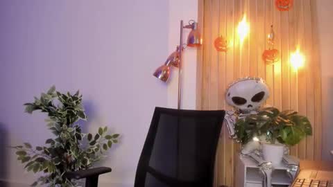 Ari Robert online show from 10.13.25