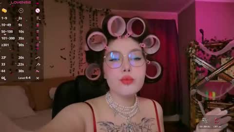 Snapshot of arizonaa_muse chatting on 10.28.25 Astrid online show from 10.28.25