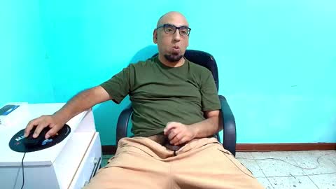 arnelux72 online show from 11.17.25