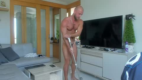 Snapshot of arni_strong chatting on 12.20.24 ARNI STRONG online show from 12.20.24