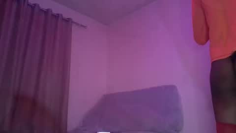 Snapshot of arombadacufofo chatting on 10.04.25 Cute Ass Princess online show from 10.04.25