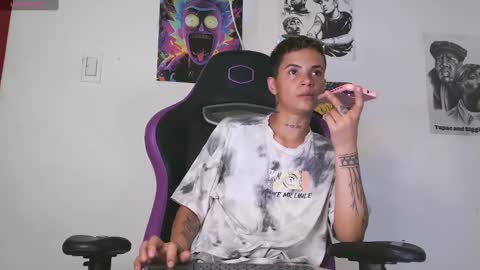 Snapshot of aron739_ chatting on 12.16.24 Aron online show from 12.16.24