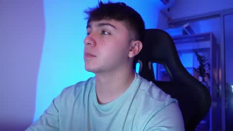 Snapshot of aron__cooper chatting on 06.22.26 aron__cooper online show from 06.22.26