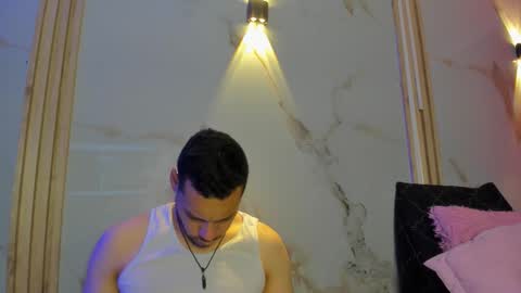 Snapshot of aron_and_molly chatting on 02.05.26 aron and molly online show from 02.05.26