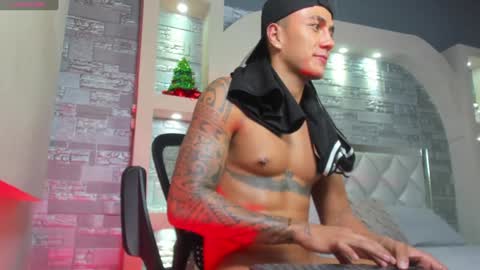Snapshot of aron_bolt chatting on 12.27.24 ARON BOLT online show from 12.27.24