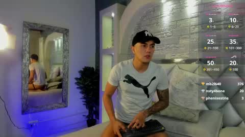 Snapshot of aron_bolt chatting on 02.20.25 ARON BOLT online show from 02.20.25