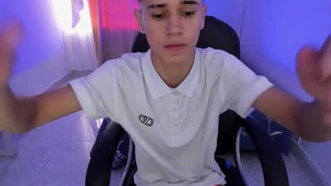 Snapshot of aron_boyy chatting on 11.15.25 Aaron online show from 11.15.25