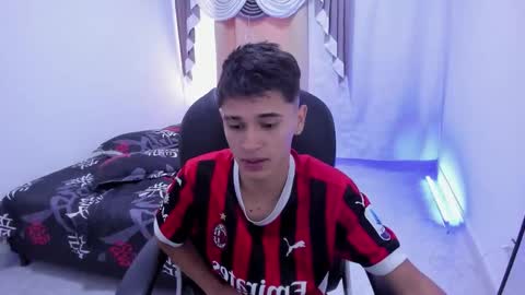 Snapshot of aron_boyy chatting on 11.28.25 Aaron online show from 11.28.25