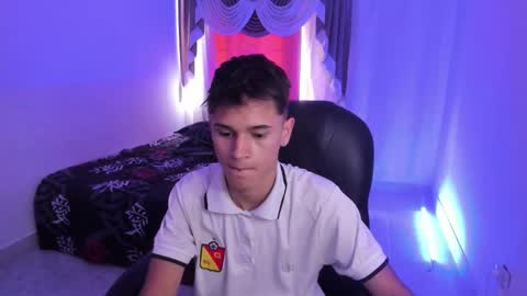 Snapshot of aron_boyy chatting on 12.18.25 Aaron online show from 12.18.25