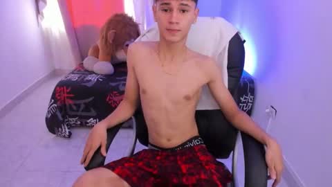 Snapshot of aron_boyy chatting on 02.04.26 Aaron online show from 02.04.26