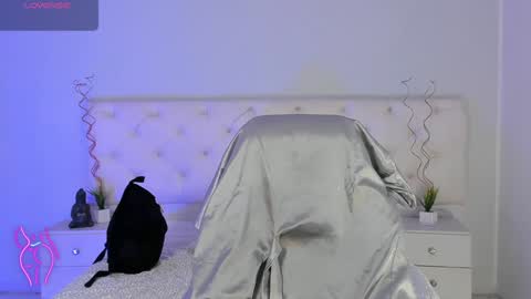 Aron cruz  online show from 12.11.24