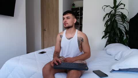 Snapshot of aron_santoro1 chatting on 05.09.26 Aron Santoro online show from 05.09.26