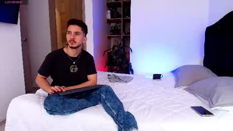 Snapshot of aron_santoro1 chatting on 07.20.26 Aron Santoro online show from 07.20.26