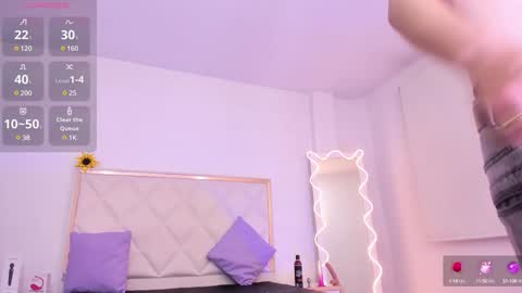 Snapshot of aron_tay chatting on 12.23.24 your aron online show from 12.23.24