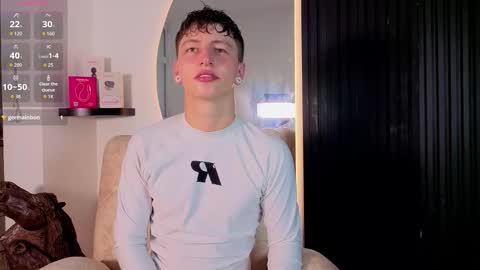 Snapshot of aron_tay chatting on 10.30.25 your aron online show from 10.30.25