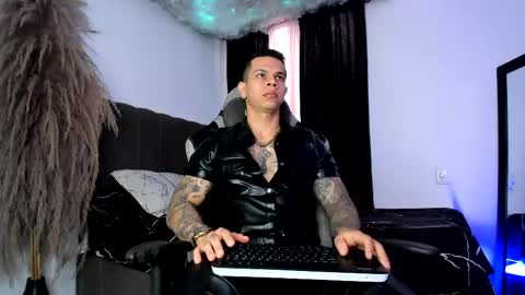 Snapshot of arondark chatting on 06.08.26 DarkMaster online show from 06.08.26
