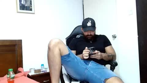 Snapshot of aronmiller404 chatting on 10.21.25 aronmiller online show from 10.21.25